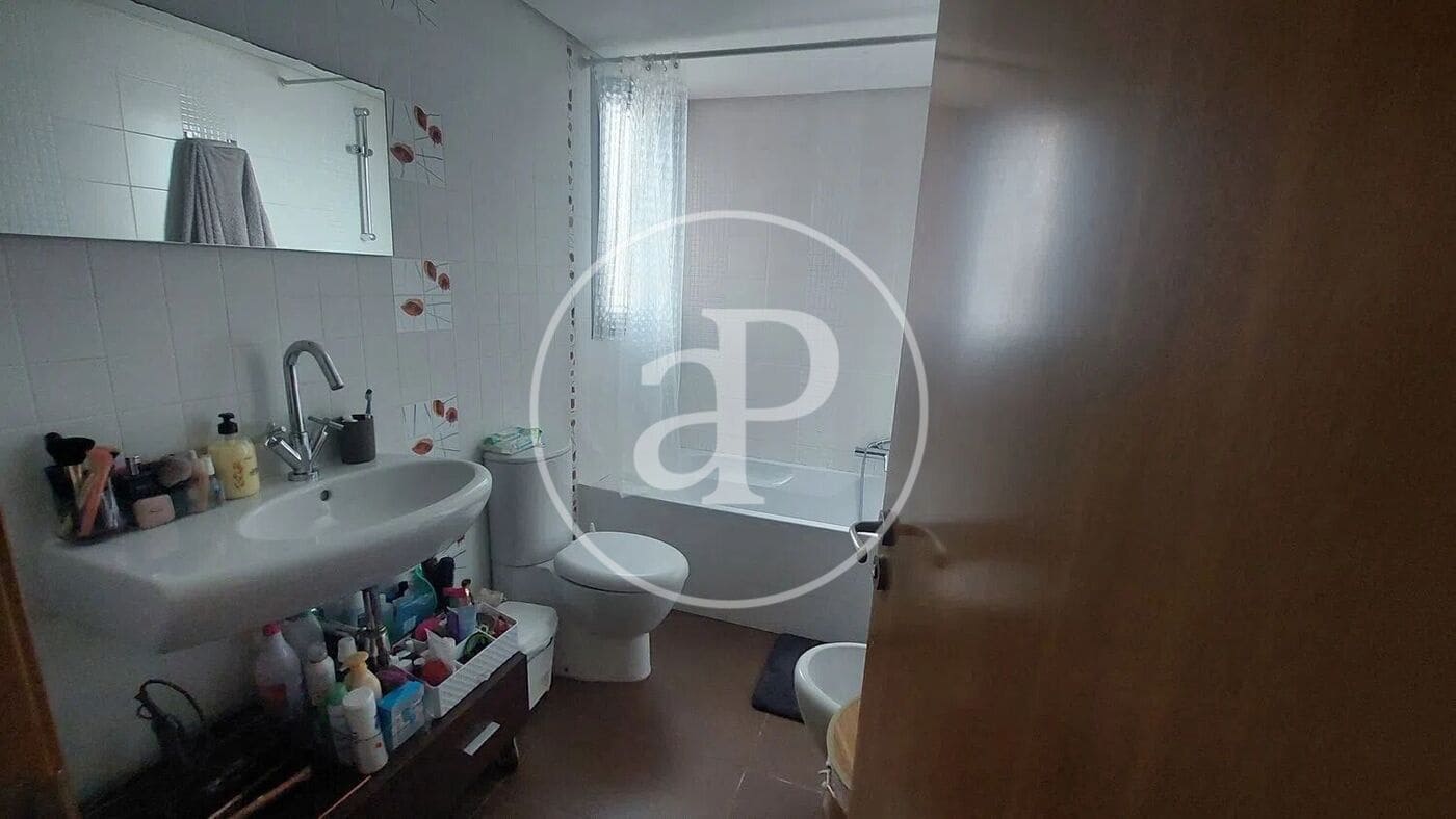 3 bedroom Apartment for rent in Valencia city - € 1,450 (Ref: 9899662)
