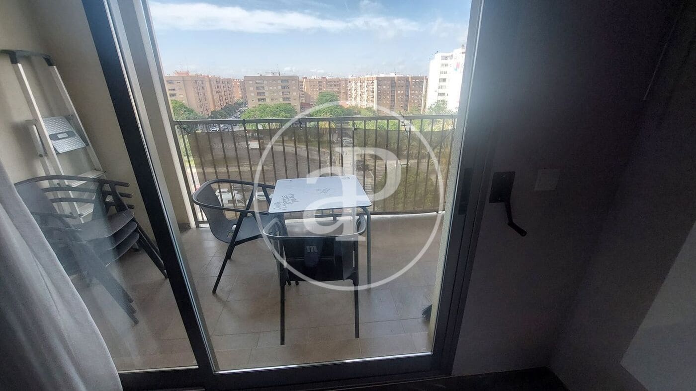 3 bedroom Apartment for rent in Valencia city - € 1,450 (Ref: 9899662)