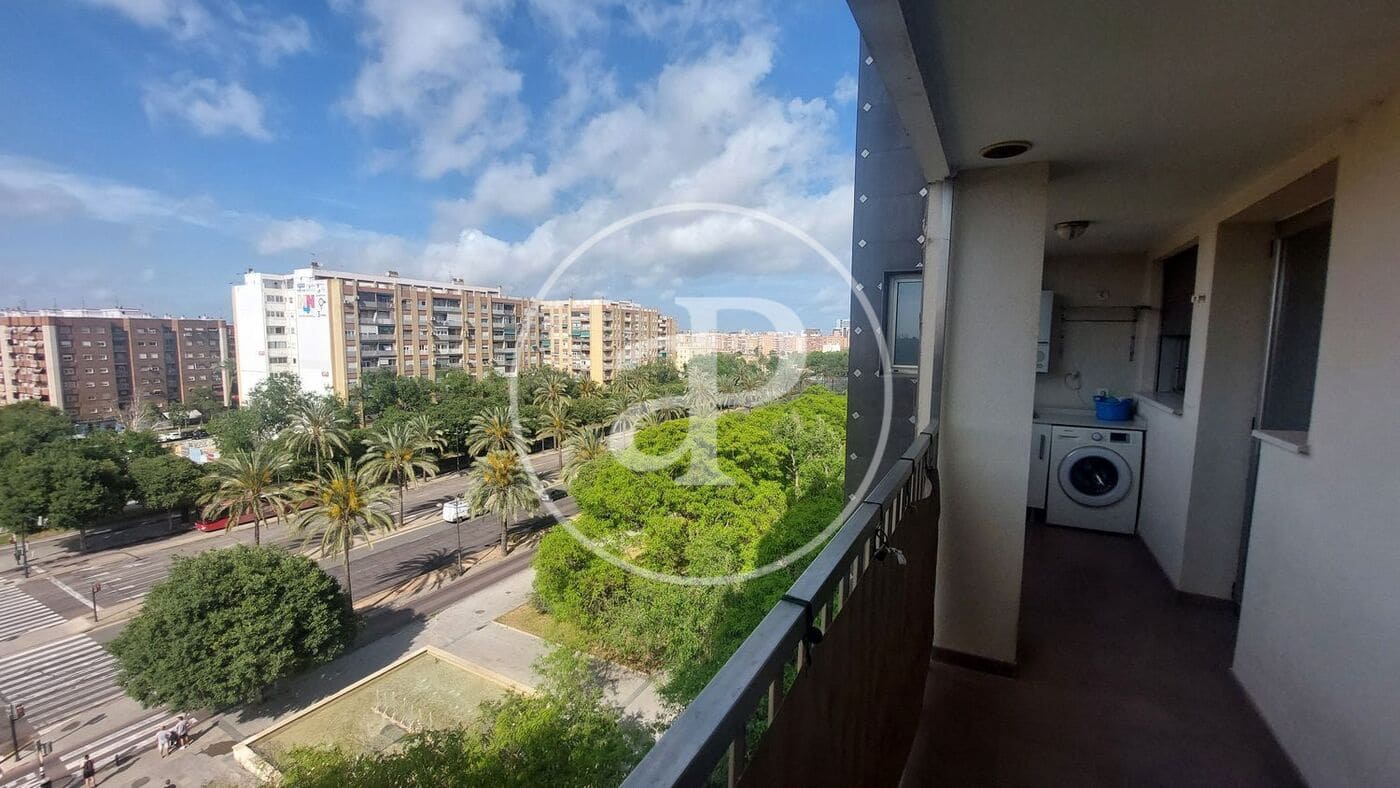 3 bedroom Apartment for rent in Valencia city - € 1,450 (Ref: 9899662)
