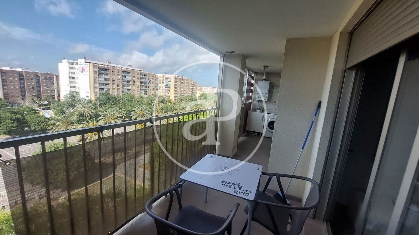 3 bedroom Apartment for rent in Valencia city - € 1,450 (Ref: 9899662)