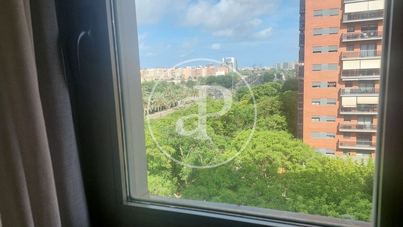 3 bedroom Apartment for rent in Valencia city - € 1,450 (Ref: 9899662)
