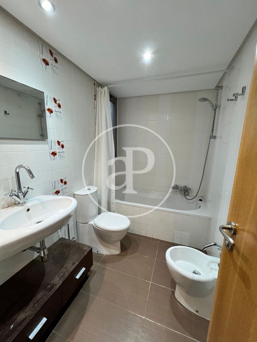 3 bedroom Apartment for rent in Valencia city - € 1,450 (Ref: 9899662)