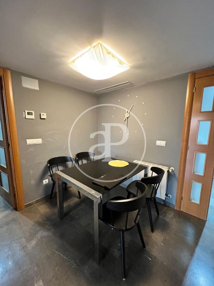 3 bedroom Apartment for rent in Valencia city - € 1,450 (Ref: 9899662)