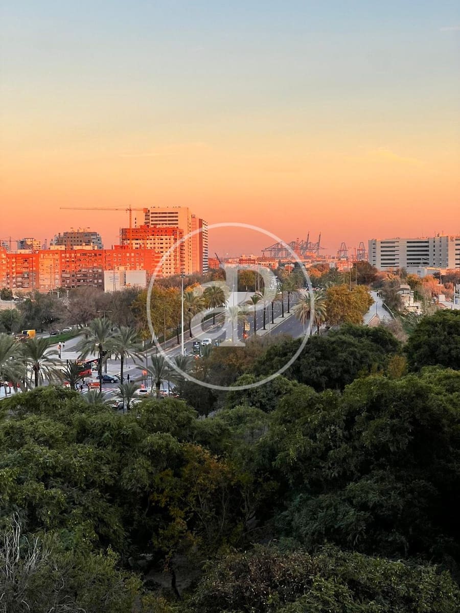 3 bedroom Apartment for rent in Valencia city - € 1,450 (Ref: 9899662)