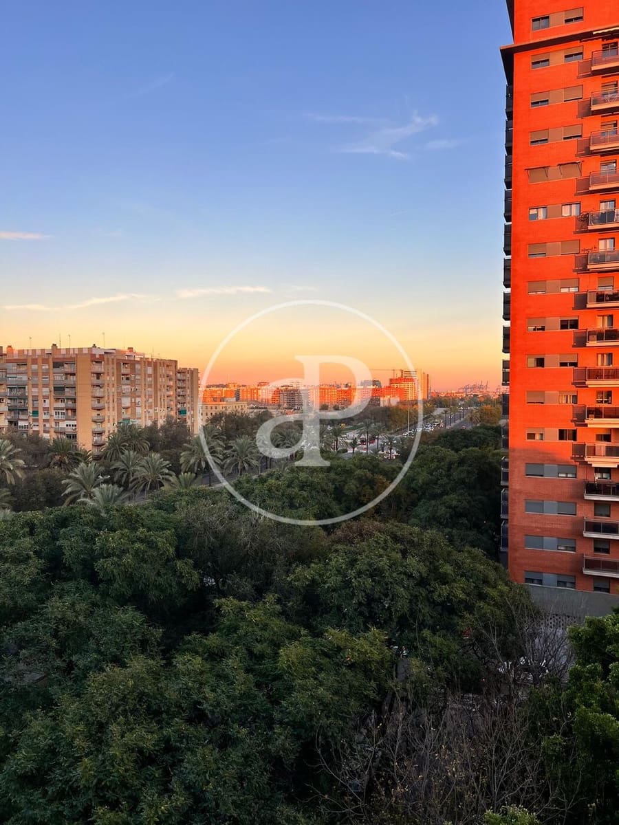 3 bedroom Apartment for rent in Valencia city - € 1,450 (Ref: 9899662)