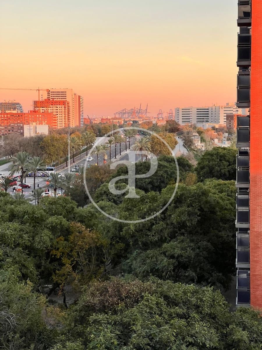 3 bedroom Apartment for rent in Valencia city - € 1,450 (Ref: 9899662)