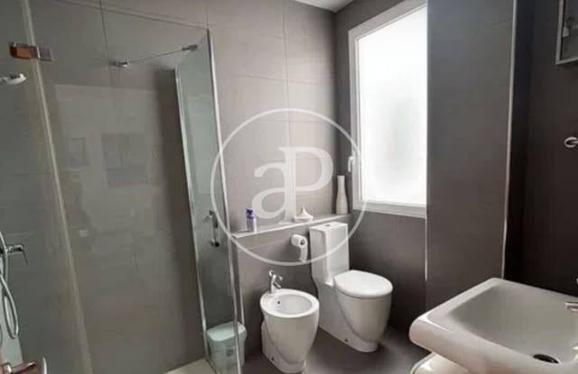 2 bedroom Apartment for rent in Mont-Olivet, Valencia city - € 1,350 (Ref: 9904653)