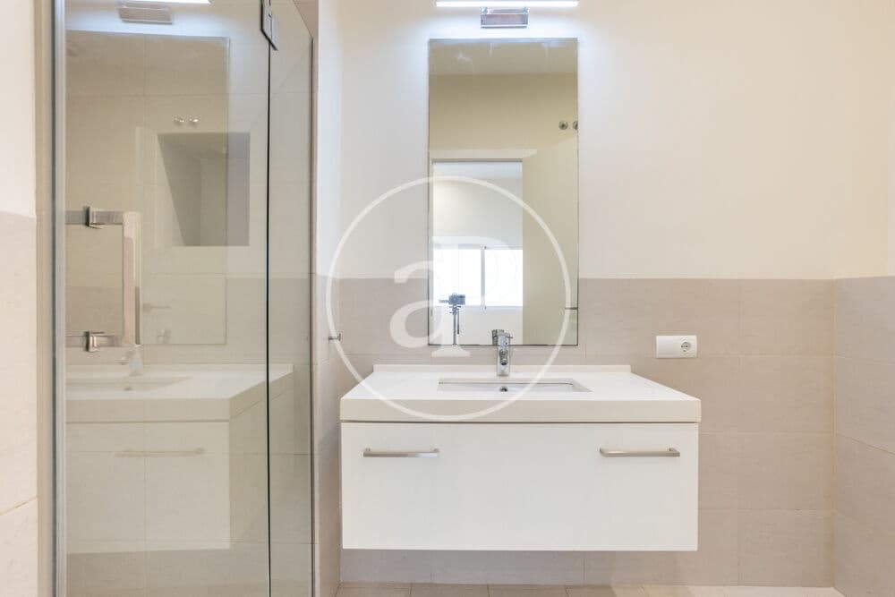 3 Zimmer Apartment zu vermieten in Valencia Stadt - 2.250 € (Ref: 9904654)
