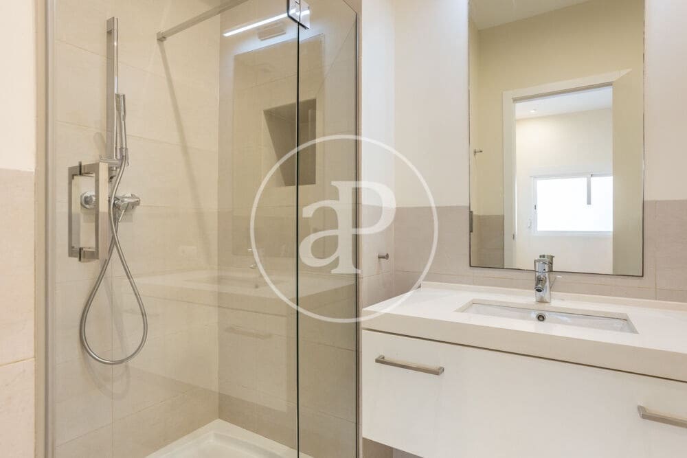 3 Zimmer Apartment zu vermieten in Valencia Stadt - 2.250 € (Ref: 9904654)