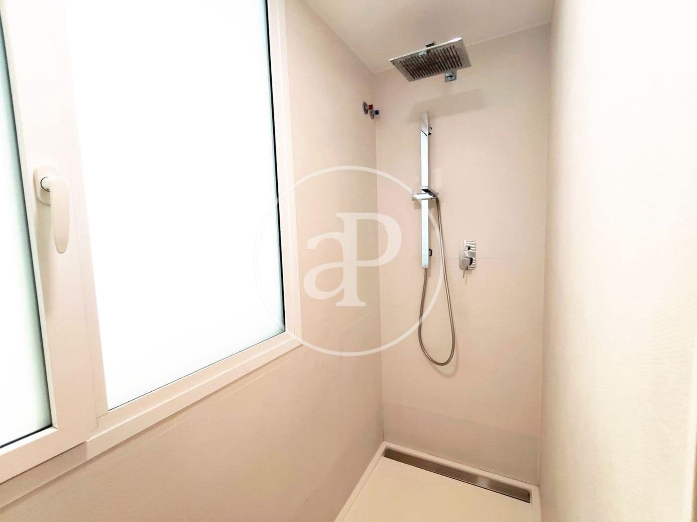 4 Zimmer Apartment zu vermieten in Valencia Stadt - 4.500 € (Ref: 9904657)