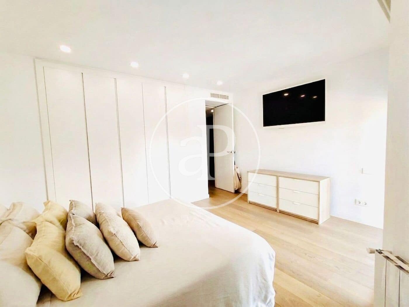 4 Zimmer Apartment zu vermieten in Valencia Stadt - 4.500 € (Ref: 9904657)