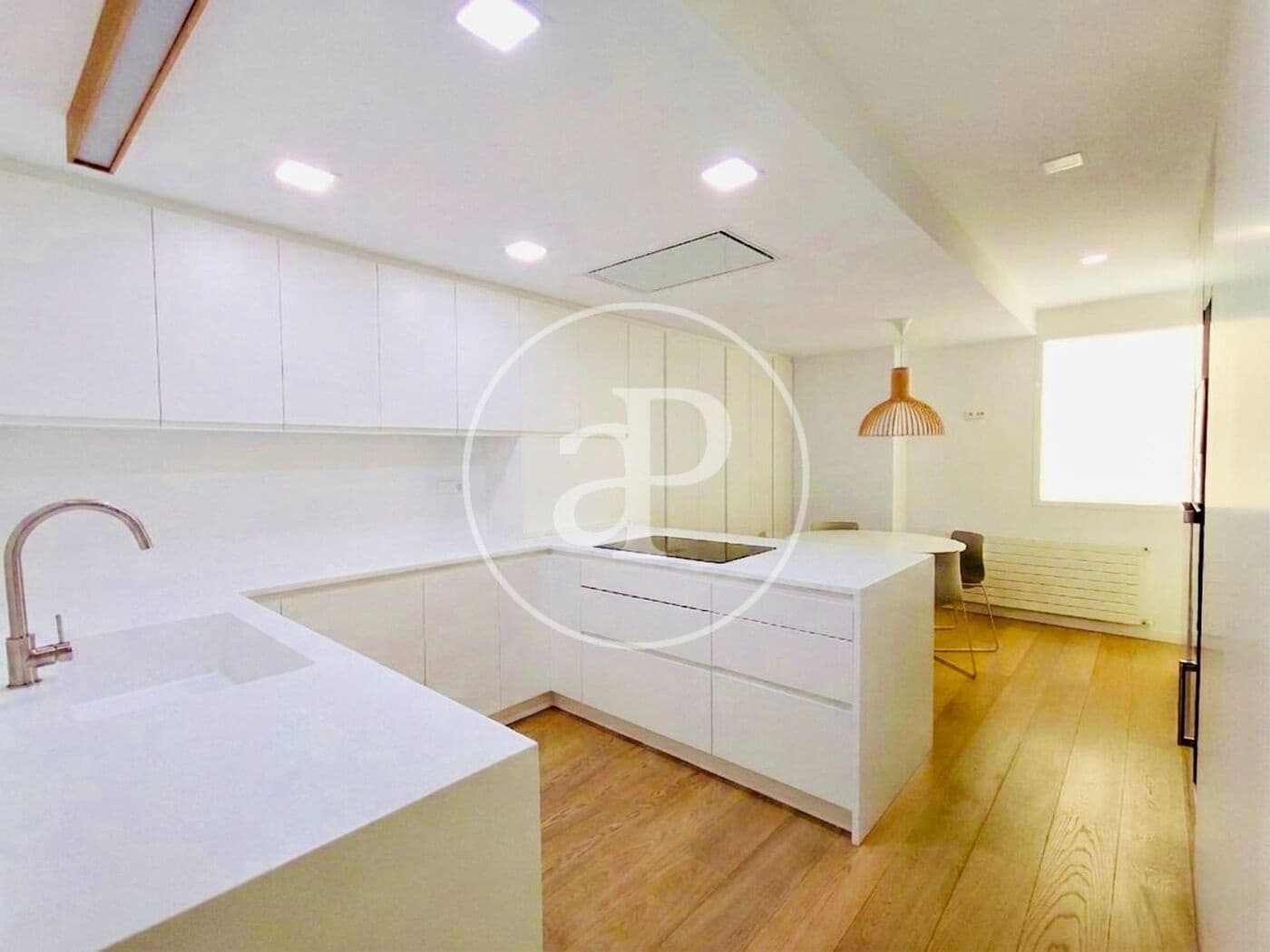 4 Zimmer Apartment zu vermieten in Valencia Stadt - 4.500 € (Ref: 9904657)