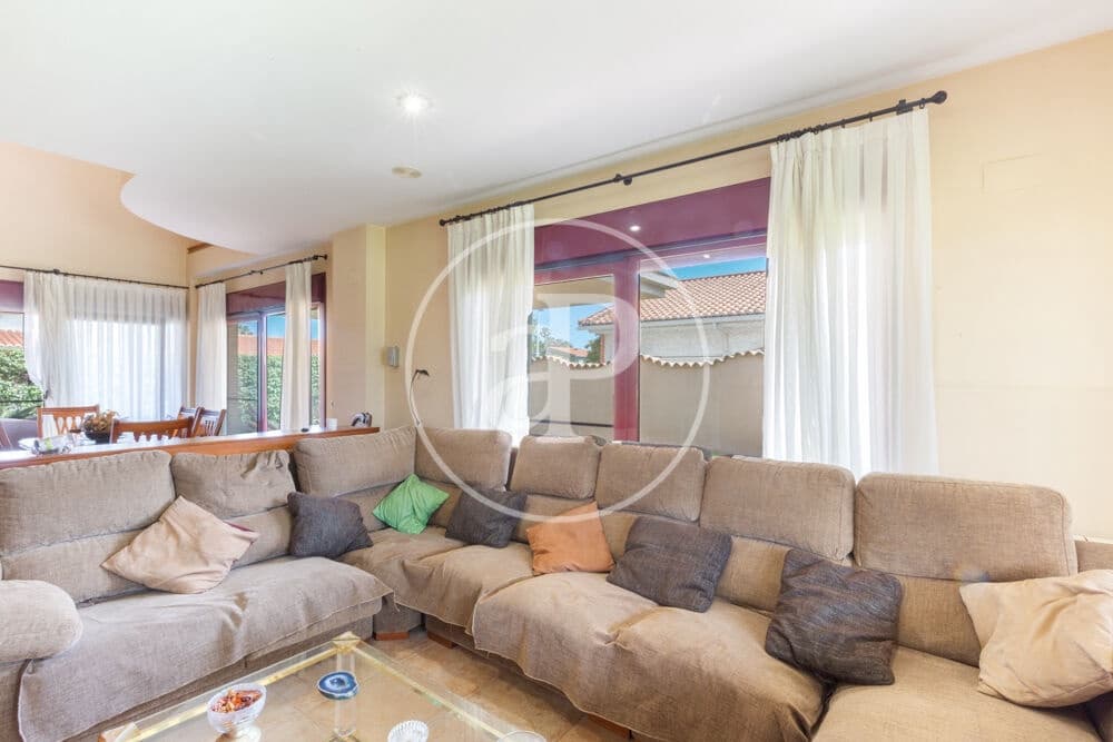 4 bedroom Villa for sale in Almarda with pool - € 1,075,000 (Ref: 9908085)
