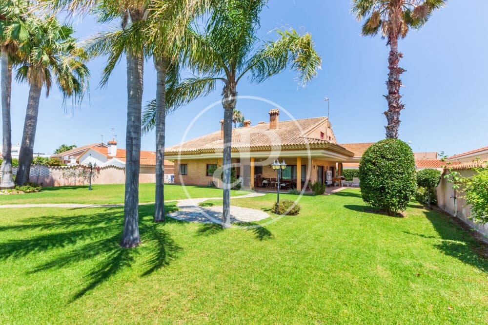 4 bedroom Villa for sale in Almarda with pool - € 1,075,000 (Ref: 9908085)