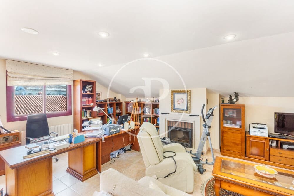 4 bedroom Villa for sale in Almarda with pool - € 1,075,000 (Ref: 9908085)