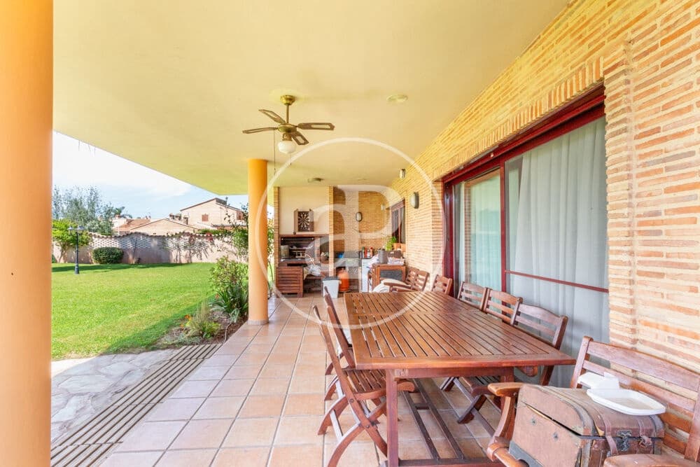 4 bedroom Villa for sale in Almarda with pool - € 1,075,000 (Ref: 9908085)