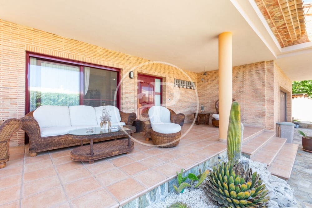 4 bedroom Villa for sale in Almarda with pool - € 1,075,000 (Ref: 9908085)