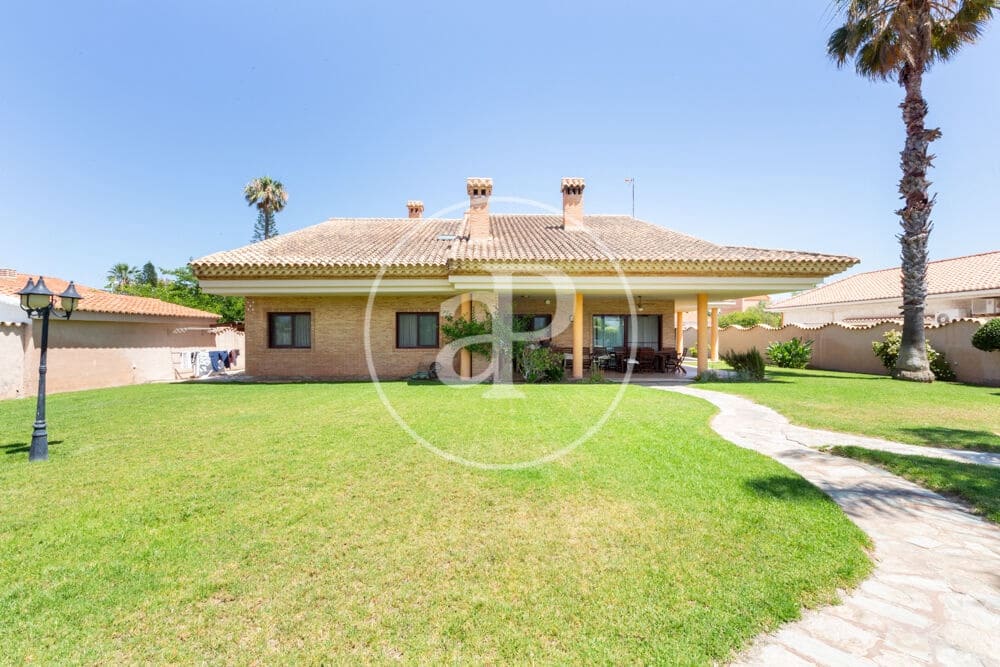 4 bedroom Villa for sale in Almarda with pool - € 1,075,000 (Ref: 9908085)