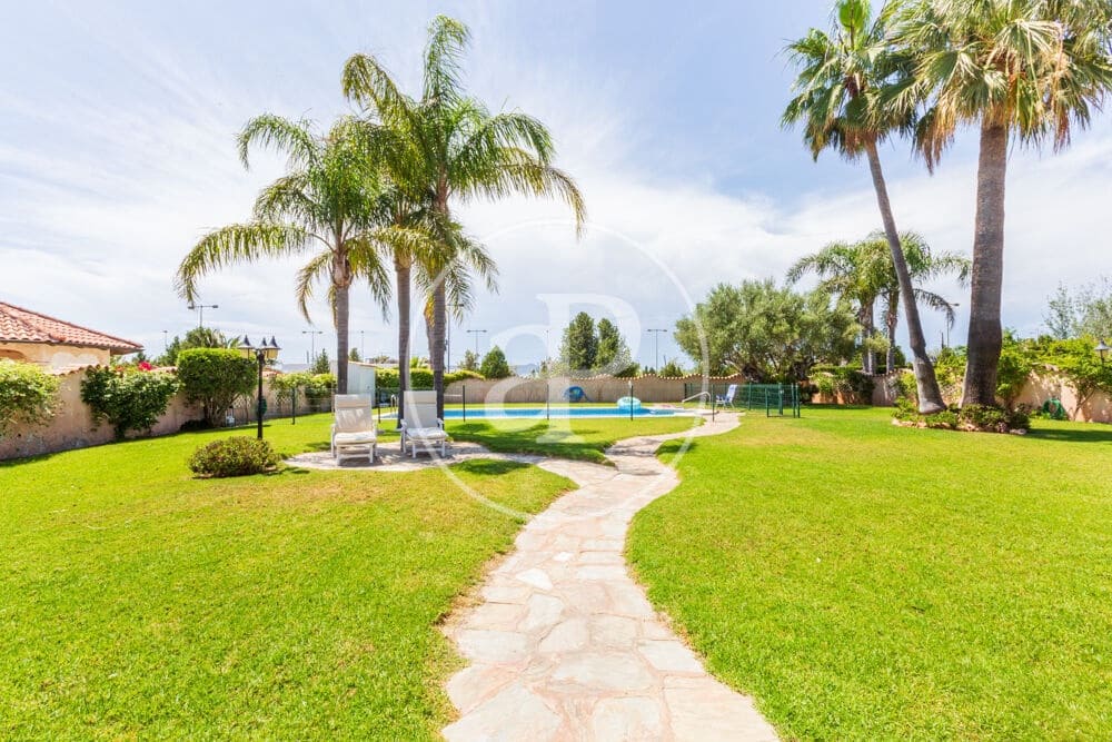 4 bedroom Villa for sale in Almarda with pool - € 1,075,000 (Ref: 9908085)