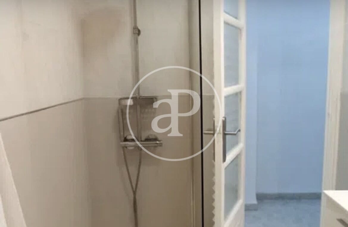 4 soveværelse Lejlighed til leje i Valencia by - € 2.000 (Ref: 9908088)