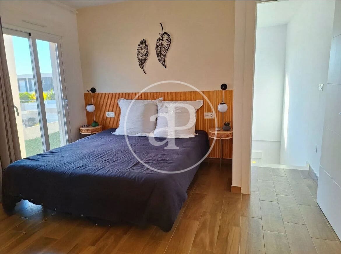 2 soverom Villa til leie i Arenales del Sol med svømmebasseng - € 2 400 (Ref: 9911187)