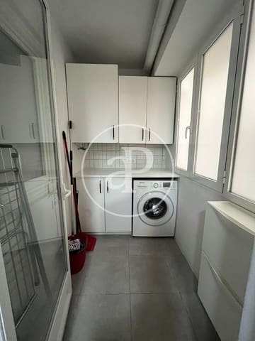 Appartement de 3 chambres à louer à Ciutat de les Arts i de les Ciencies, Valence ville - 1 900 € (Ref: 9913248)