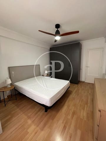 Appartement de 3 chambres à louer à Ciutat de les Arts i de les Ciencies, Valence ville - 1 900 € (Ref: 9913248)