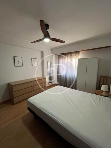 Appartement de 3 chambres à louer à Ciutat de les Arts i de les Ciencies, Valence ville - 1 900 € (Ref: 9913248)