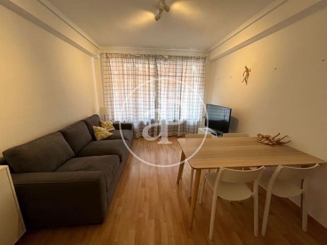 Appartement de 3 chambres à louer à Ciutat de les Arts i de les Ciencies, Valence ville - 1 900 € (Ref: 9913248)