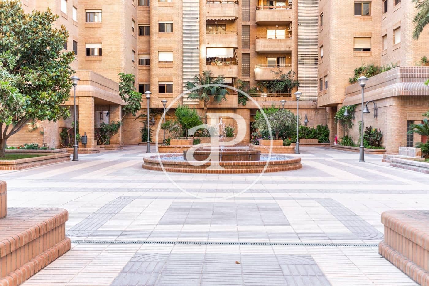 3 soverom Leilighet til leie i Valencia by med garasje - € 1 600 (Ref: 9915899)