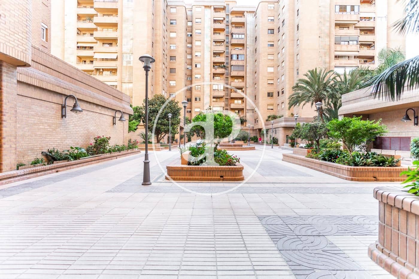 3 soverom Leilighet til leie i Valencia by med garasje - € 1 600 (Ref: 9915899)