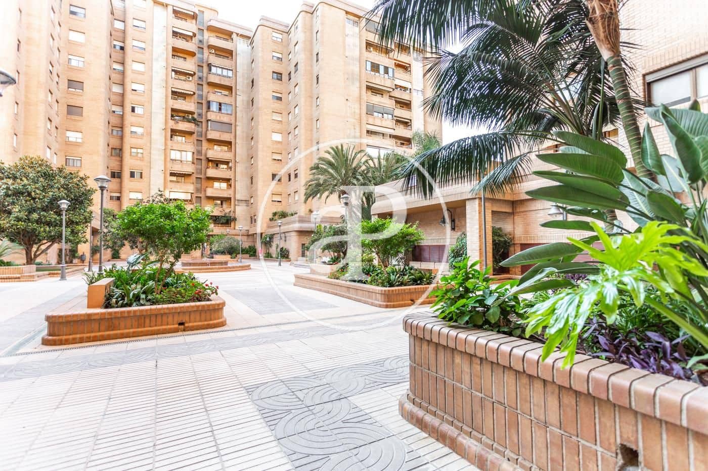 3 soverom Leilighet til leie i Valencia by med garasje - € 1 600 (Ref: 9915899)