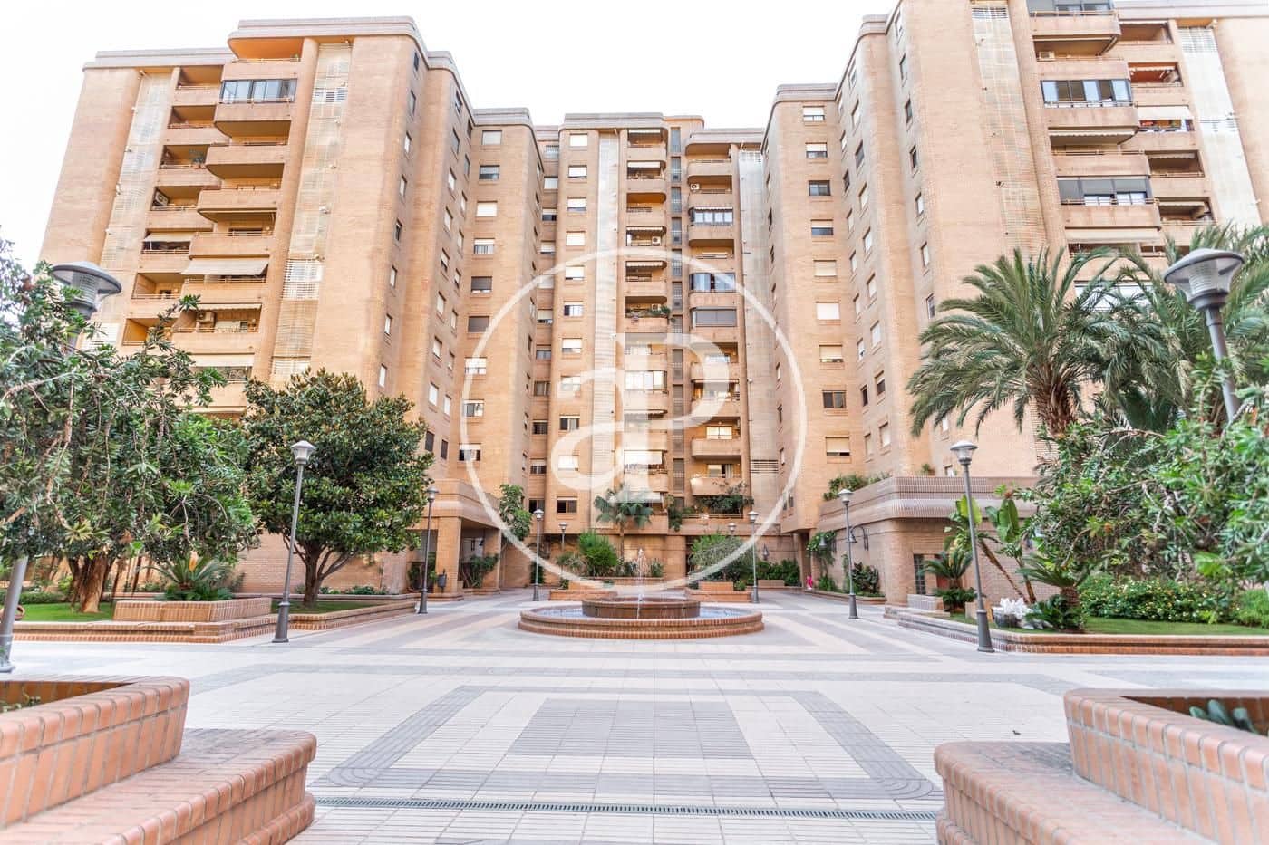 3 soverom Leilighet til leie i Valencia by med garasje - € 1 600 (Ref: 9915899)
