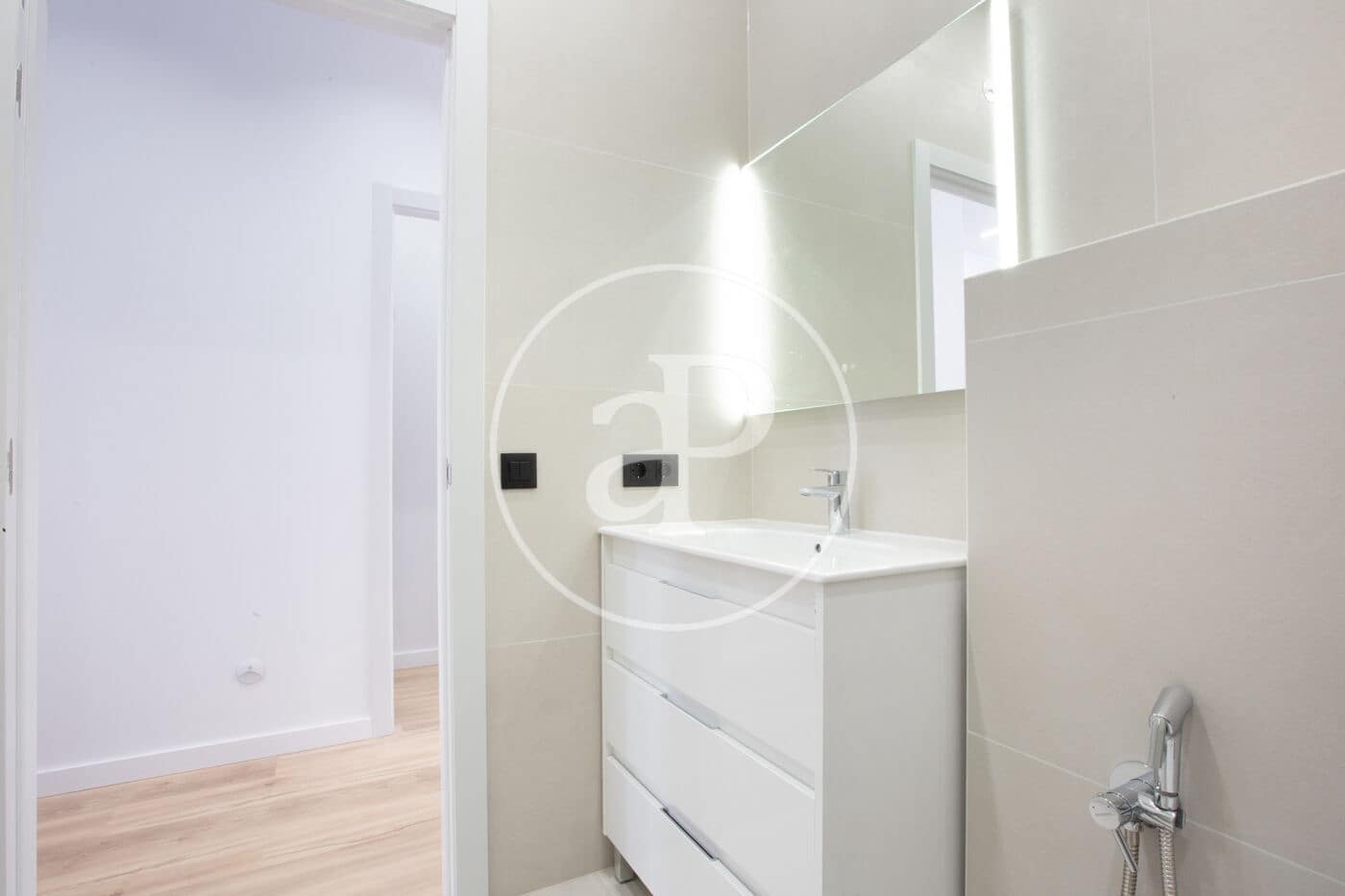 2 bedroom Apartment for rent in Valencia city - € 1,600 (Ref: 9915900)