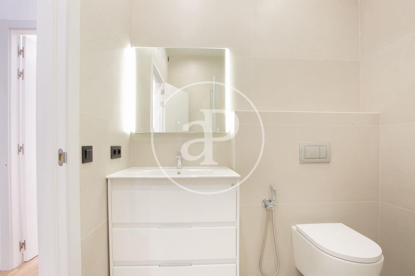 2 bedroom Apartment for rent in Valencia city - € 1,600 (Ref: 9915900)