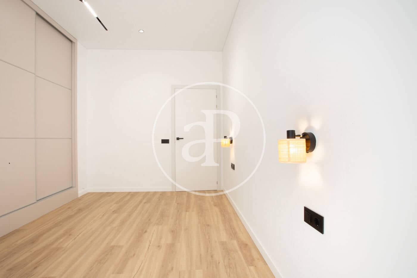 2 bedroom Apartment for rent in Valencia city - € 1,600 (Ref: 9915900)