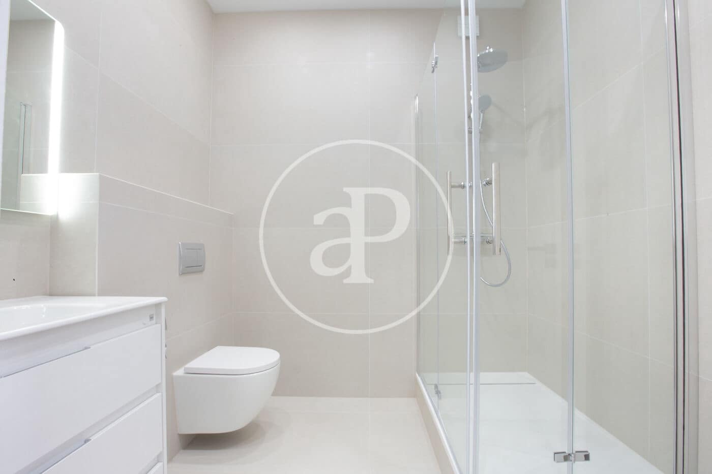 2 bedroom Apartment for rent in Valencia city - € 1,600 (Ref: 9915900)