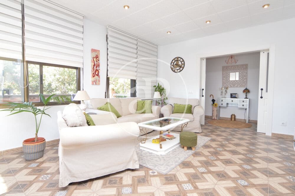 3 soveværelse Villa til salg i Chiva med swimmingpool - € 398.000 (Ref: 9915902)