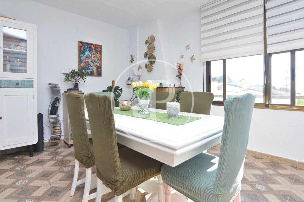 3 soveværelse Villa til salg i Chiva med swimmingpool - € 398.000 (Ref: 9915902)