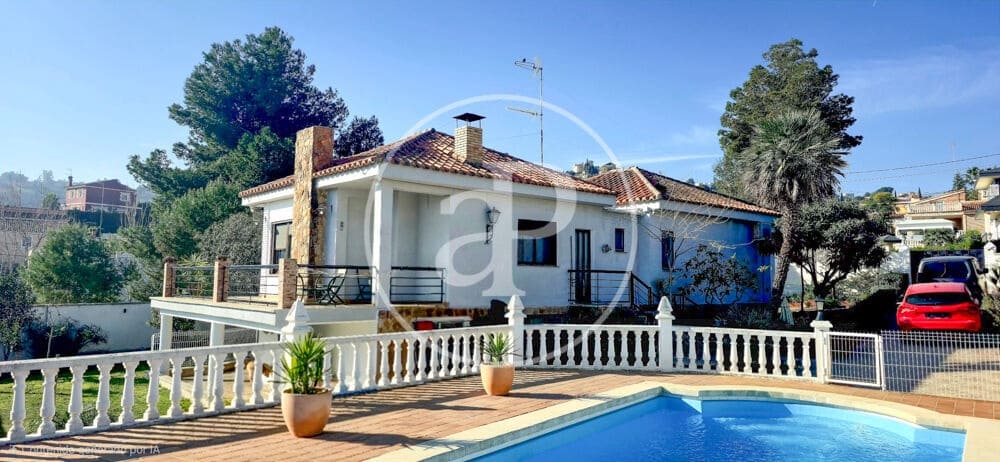 3 soveværelse Villa til salg i Chiva med swimmingpool - € 398.000 (Ref: 9915902)
