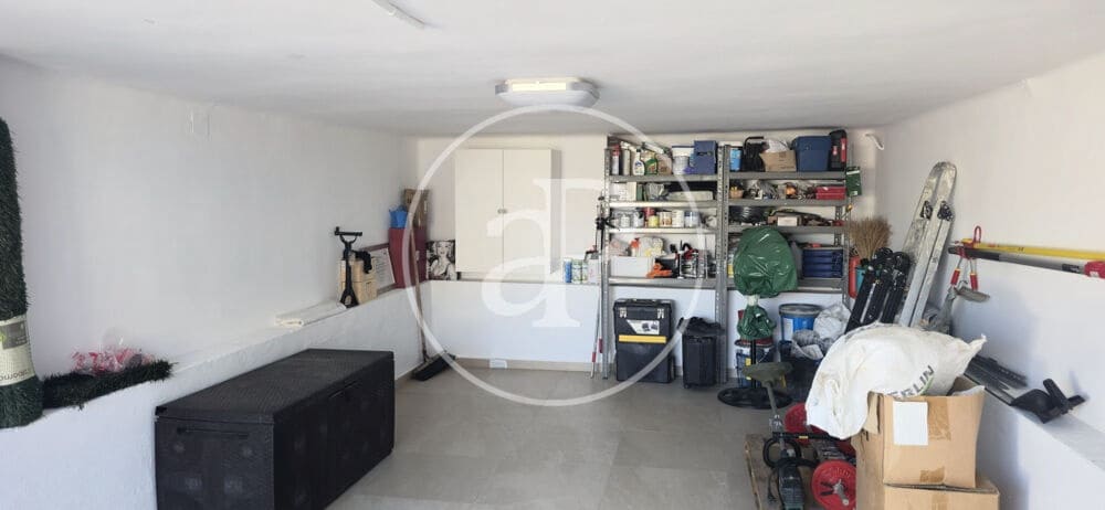 3 soveværelse Villa til salg i Chiva med swimmingpool - € 398.000 (Ref: 9915902)