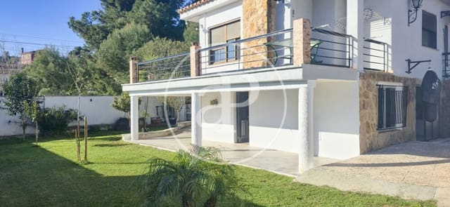 3 soveværelse Villa til salg i Chiva med swimmingpool - € 398.000 (Ref: 9915902)