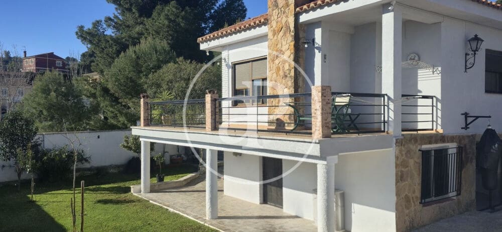 3 soveværelse Villa til salg i Chiva med swimmingpool - € 398.000 (Ref: 9915902)