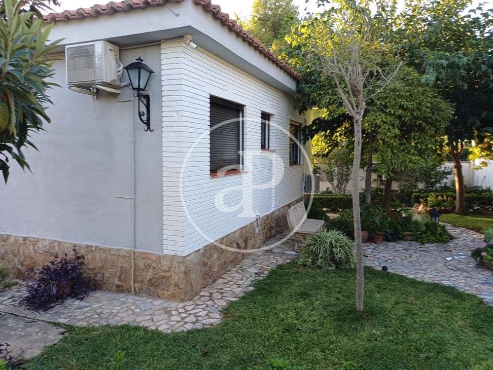 3 soveværelse Villa til salg i Chiva med swimmingpool - € 398.000 (Ref: 9915902)