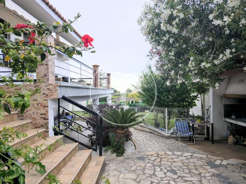 3 soveværelse Villa til salg i Chiva med swimmingpool - € 398.000 (Ref: 9915902)