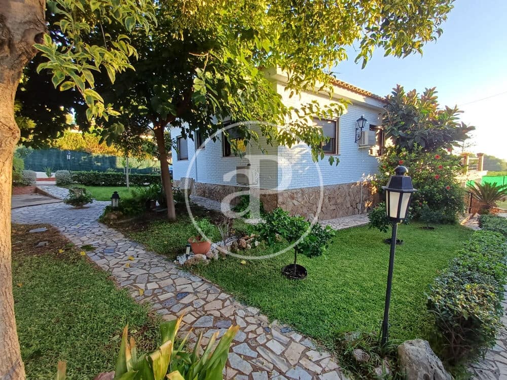 3 soveværelse Villa til salg i Chiva med swimmingpool - € 398.000 (Ref: 9915902)