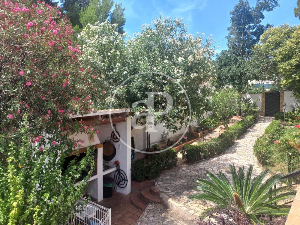 3 soveværelse Villa til salg i Chiva med swimmingpool - € 398.000 (Ref: 9915902)