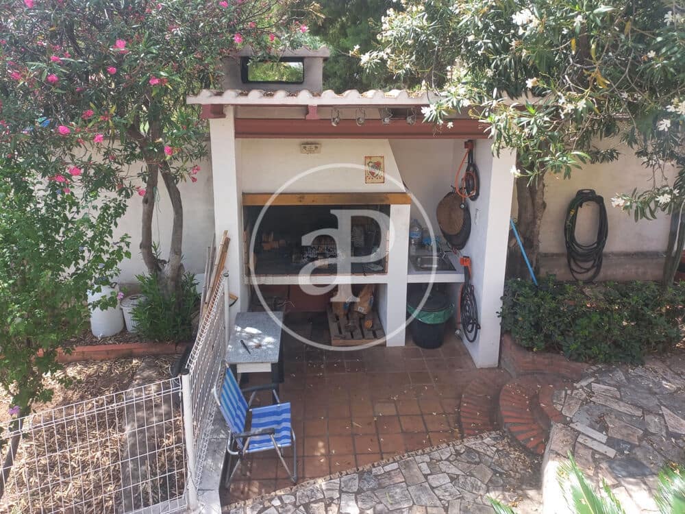 3 soveværelse Villa til salg i Chiva med swimmingpool - € 398.000 (Ref: 9915902)