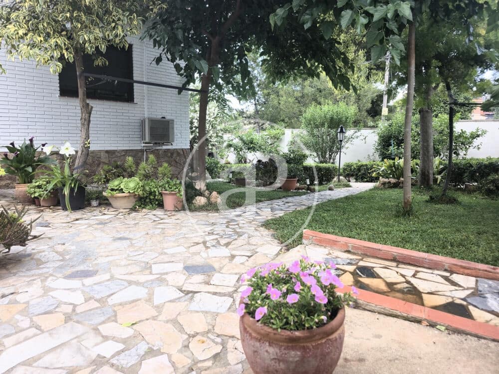 3 soveværelse Villa til salg i Chiva med swimmingpool - € 398.000 (Ref: 9915902)