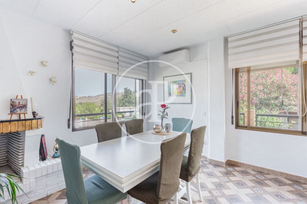 3 soveværelse Villa til salg i Chiva med swimmingpool - € 398.000 (Ref: 9915902)